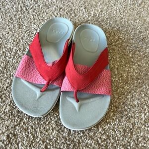 Woman’s Abeo Sandals, Size 9